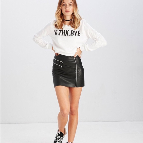 NWT Trendy Faux Leather Mini Skirt - Picture 3 of 8